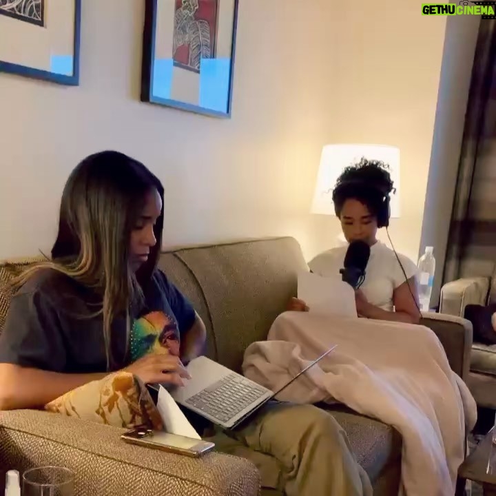 Latonya Williams Instagram - Recording a song with my sisters @kellyrowland and @breshawebb is one of my favourite memories from filming #merryliddlechristmaswedding I was a little nervous at first, but they hyped me right up! And then Byron and Chin had the great idea of having me record cuddled up on the couch✨ There was so much love and support on this set I just know you’re going to feel it- five more days!! #itsawonderfullifetime #bts . . . #kellyrowland #breshawebb #christmas #christmassong #lifetimemovies #lifetimetv #onset #actorlife #blackactress #singer #vancouver #la #actorlife
