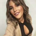 Laura Gallego Cabezas Instagram - Ha sido un día duro… Vuelvo a tener problemas con mi estómago, reduciremos el volumen de conciertos hasta que acabe el año. Este sábado estoy en concierto en Chucena, el 2 de diciembre en el Teatro de Ronda y el 19 de diciembre en el Maestranza de Sevilla. Seguiréis viéndome en la tele con la misma frecuencia que hasta ahora, pero había que frenar un poco, para poder recuperarme. Estoy en buenas manos y vuestro cariño me llega por todas las vías posibles! Me siento afortunada, feliz y agradecida. Sigo pensando que, de las mujeres de mi vida, he heredado la valentía y la invulnerabilidad… Sigo siendo invencible, seguimos, os quiero!