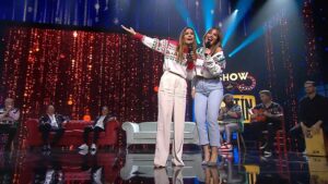 Laura Gallego Cabezas Instagram - Hoy, viernes 22 de diciembre de 2023, será un día recordado en la historia como el día que mi Zuzan debutó como cantante… @susanayj7 todos sabemos cuál es tu nombre artístico, me encantaaaa jajajajaj te adorooo