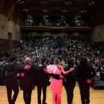 Laura Gallego Cabezas Instagram - Así arrancaba ayer la gira de mi 15 aniversario en el Palacio de Congresos de Cádiz con dos funciones de Sold Out… Así empieza con fuerza cualquiera!!! Pues de aquí a diciembre, que haremos el fin de gira en Fibes Sevilla, voy a colmaros de lo mejor de mí, PROMETIDO, gracias familia 💄 @pedroruiz_mua 💆🏼‍♀️ @pelos_manuel Complementos @azaharescomplementos Dirección artística @pacenteno Management @oficinalagallego Palacio de Congresos de Cadiz