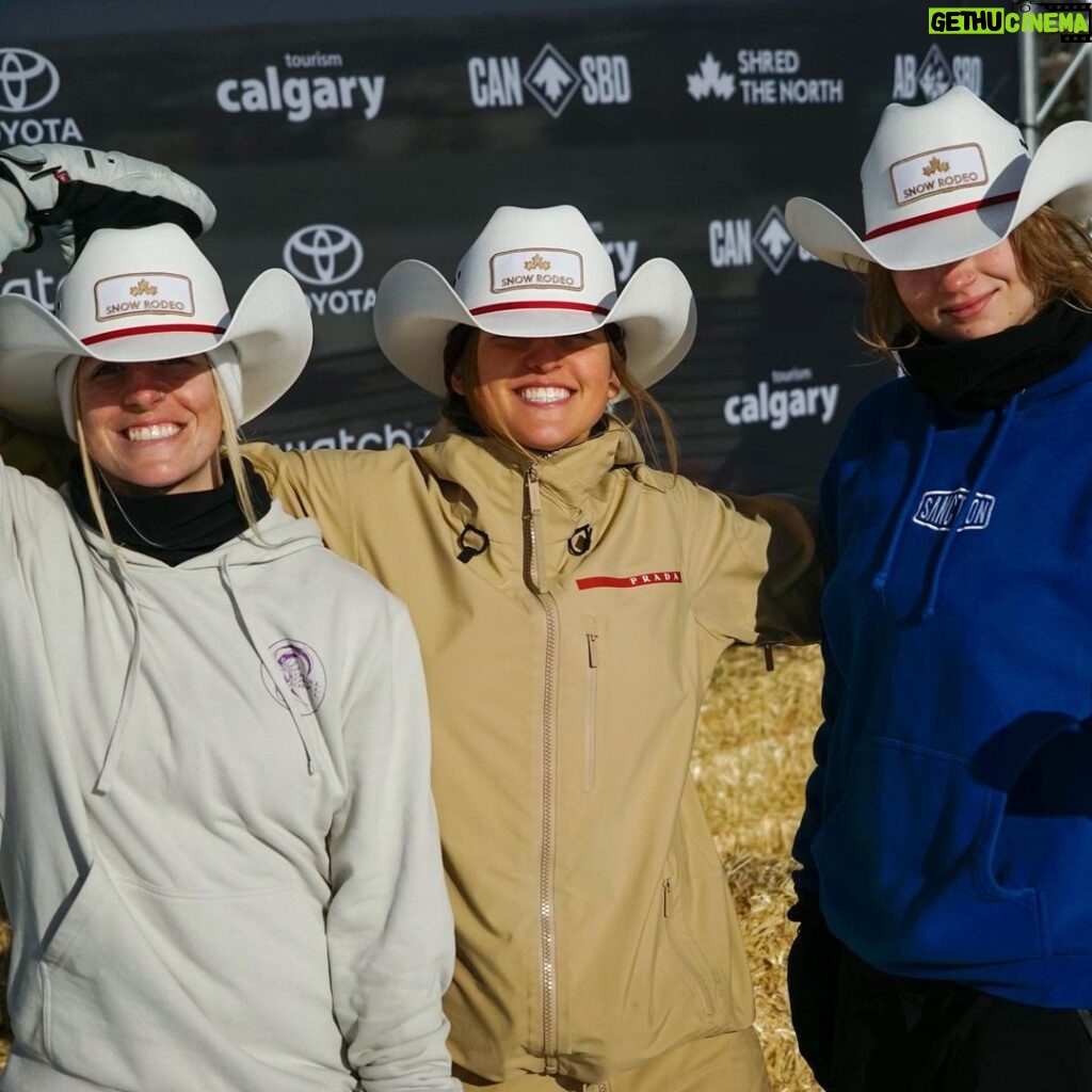 Laurie Blouin Instagram - Stoked to podium on home soil 🇨🇦🤠!! Thank you Calgary and thank you everyone for the love and support♥️🙏🏻 #Snowboarding #Slopestyle Calgary, Alberta
