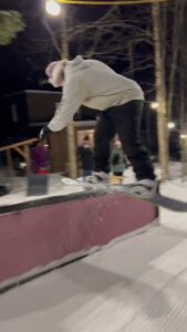 Laurie Blouin Instagram - Not much snow but a lotta fun🙃!! #Snowboarding #Backyard