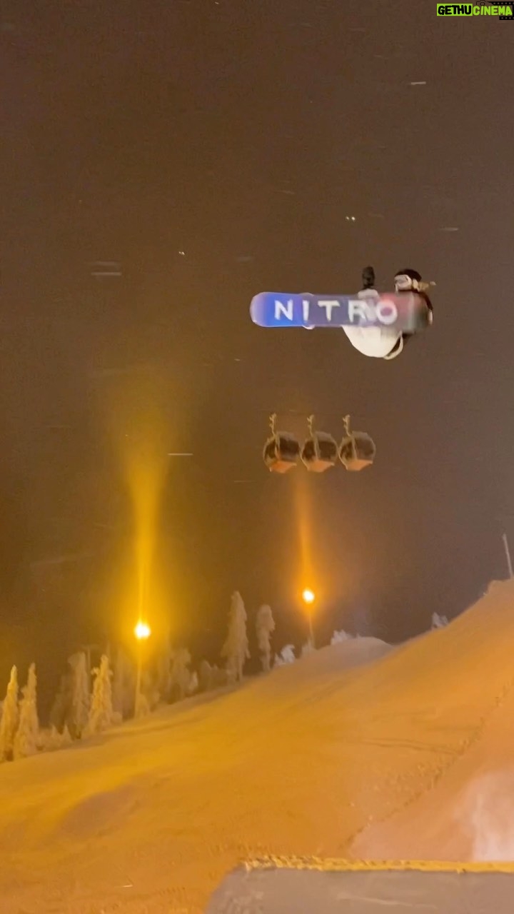 Laurie Blouin - 6.4K Likes - Night seshhh @ruka_park 🌚 #Snowboarding #Finland