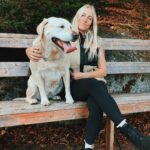 Laurie Blouin Instagram - 🐶🫶🏻🍂 #Autumn #Hike #TiFifille