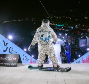 Laurie Blouin Instagram - What a night in Chur! Missed the podium by 1 spot. First comp in the books 📚 #Snowboarding #BigAir #Chur 
📷 @fissnowboard & @shansweeneyy