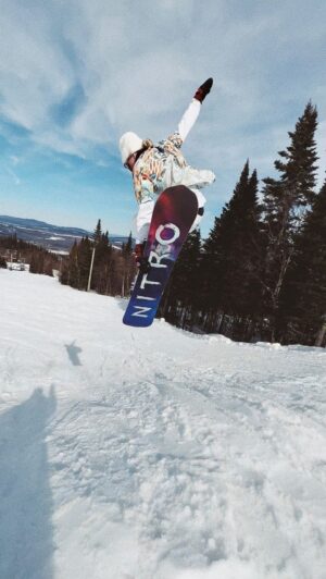 Laurie Blouin Instagram - Spring vibesss💜🍹 #Snowboarding #MSA