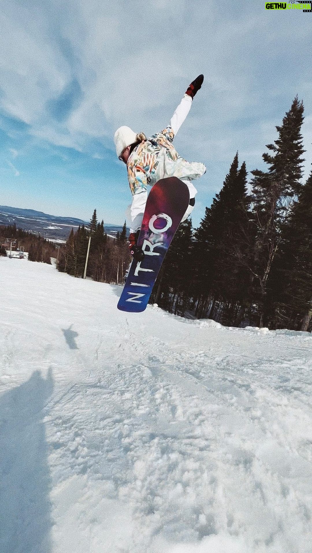 Laurie Blouin - 1.8K Likes - Spring vibesss💜🍹 #Snowboarding #MSA