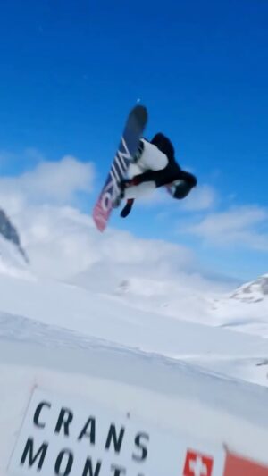 Laurie Blouin Instagram - Loooove this drone angle😍 #Snowboarding #TheNines 
🎥 @shaggyfpv @thenines.cc