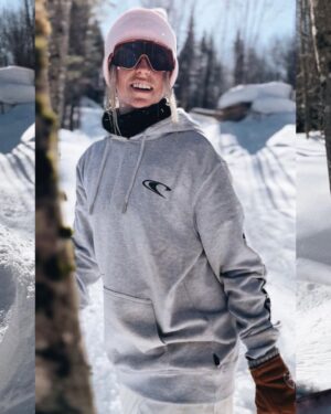 Laurie Blouin Instagram - Spring weather feels so nice🌸😍 Happy to have couple of days at home before leaving for Europe! #Snowboarding #BackyardParadise