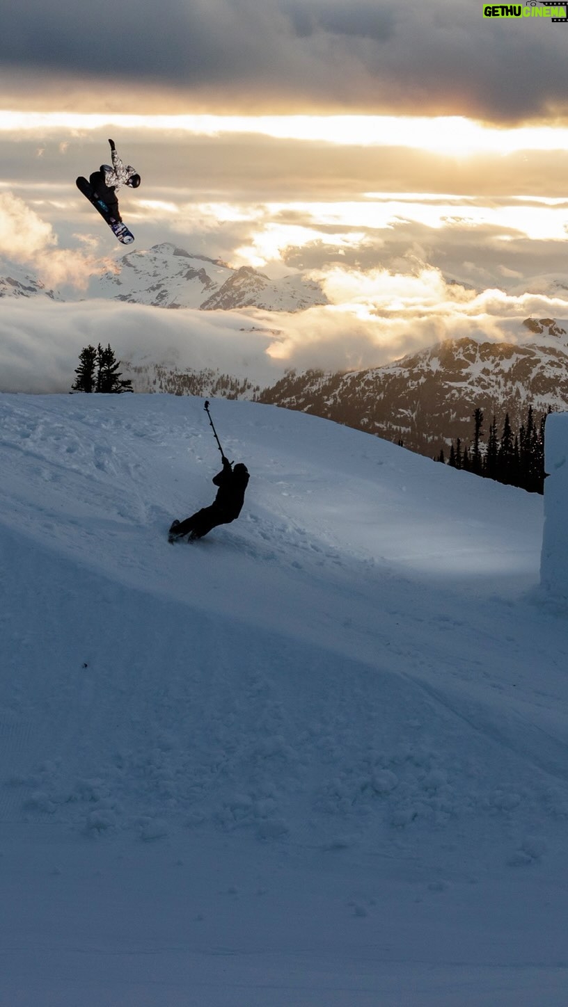 Laurie Blouin Instagram - Stoked to be heading back in New Zealand next september🇳🇿🏂 #Snowboarding #KiwiLand 🎥 @jf_houle