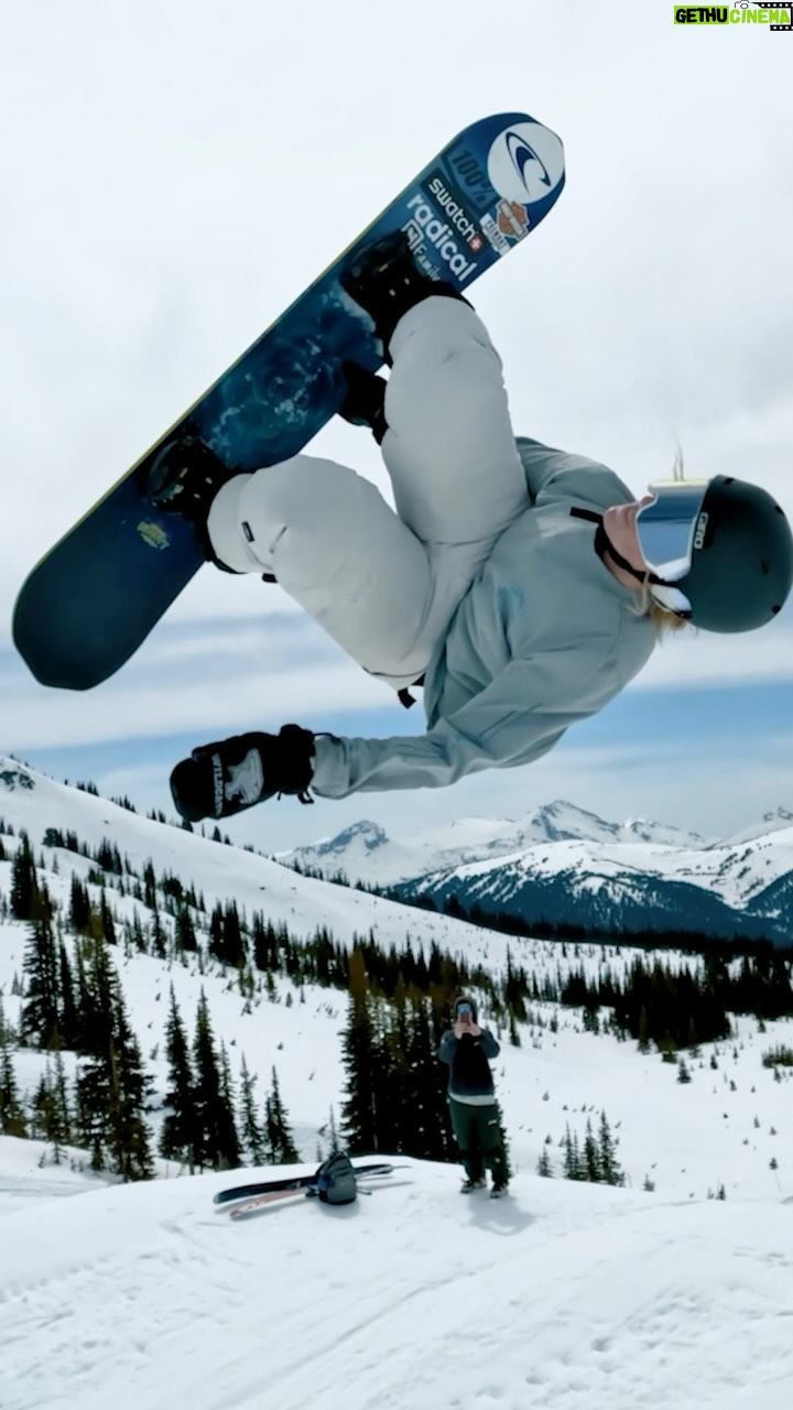 Laurie Blouin Instagram - Wouldn’t mind a little bit of this rn ☀️🥵 #FeelsLike42 #Snowboarding 🎥 @jf_houle Quebec, Quebec