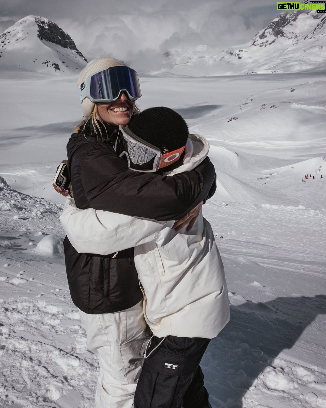 Laurie Blouin - 3.3K Likes - Couples of memories from the @thenines.cc. Thank you for having me💜 #Snowboarding #GoodTimes #TheNines