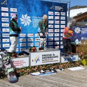 Laurie Blouin Instagram - Best way to end the contest season🙏🏻🥈 Stoked to be sharing the podium with these two queens👸🏼!! Now it’s time to enjoy some spring boarding🤩♥️ #Snowboarding 📷 @borja_azurmendi & @fabiangattlen