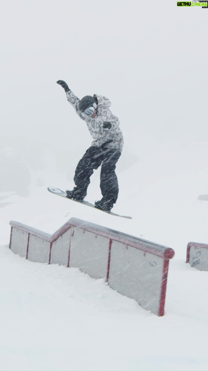 Laurie Blouin Instagram - Winter decided to show up again❄️🙄 #Snowboarding #Whistler 🎥 @jf_houle Whistler Blackcomb
