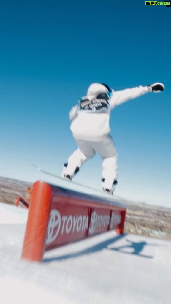 Laurie Blouin Instagram - Snow Rodeo this week! Yeeeehawww🤠 #Snowboarding #Calgary #Rodeo 🎥 @jaronwhelan Calgary, Alberta