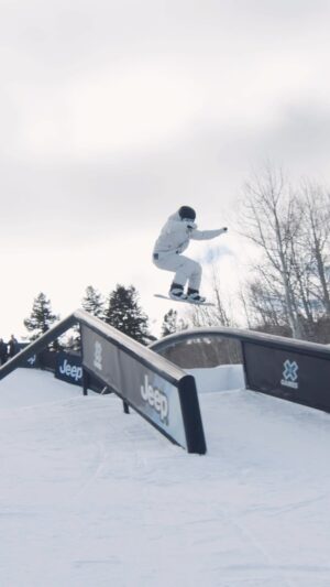 Laurie Blouin Instagram - Slopestyle didn’t go my way. Was so close to land my last run but that’s how she goes sometimes🤷🏼‍♀️ Had such a good time figuring out this course! Looking forward to Big Air tonight!!! Let’s gooo
#Snowboarding #XGames #Slopestyle 
🎥 @jf_houle @artificesports