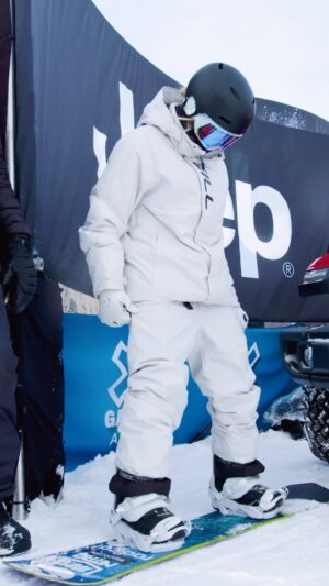Laurie Blouin Instagram - Stoked to be back in Aspen for @xgames🔥 #Snowboarding #XGames #XGamesmode 
🎥 @jf_houle @artificesports