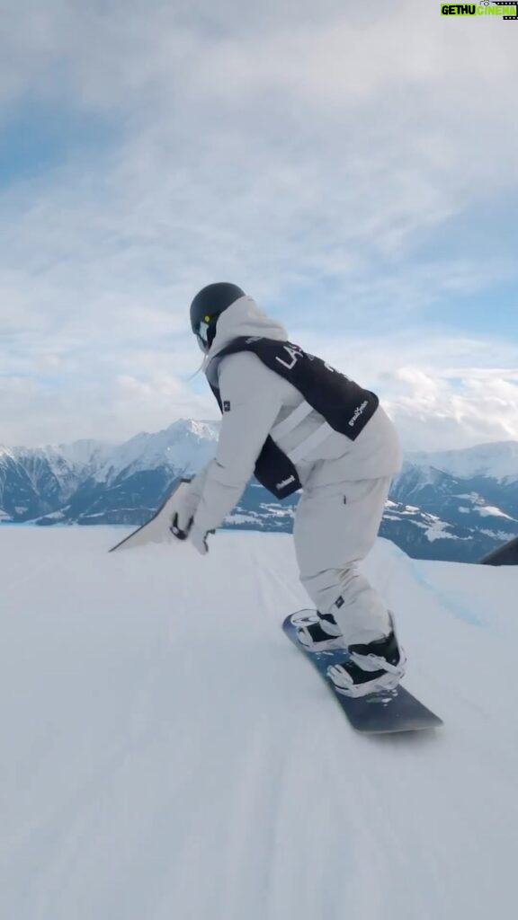 Laurie Blouin Instagram - 2 tricks from today’s practice 🙃 #Snowboarding #LaaxOpen #Switzerland 🎥 @f.storm Laax Baby !