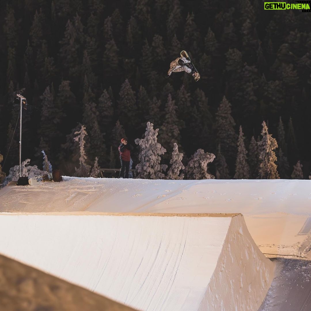 Laurie Blouin - 2.1K Likes - Reindeers, snowboarding and northern lights 🙌🏻🤍 #Finland #Snowboarding #WinterWonderland