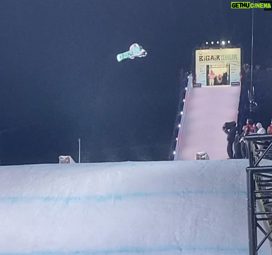 Laurie Blouin - 3K Likes - What a night in Chur! Missed the podium by 1 spot. First comp in the books 📚 #Snowboarding #BigAir #Chur
📷 @fissnowboard & @shansweeneyy