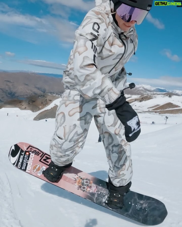 Laurie Blouin Instagram - First day back felt good!! Stoked to be here for the next couple of weeks🙃 #Snowboarding #NewZealand 🎥 @jf_houle Cardrona Alpine Resort