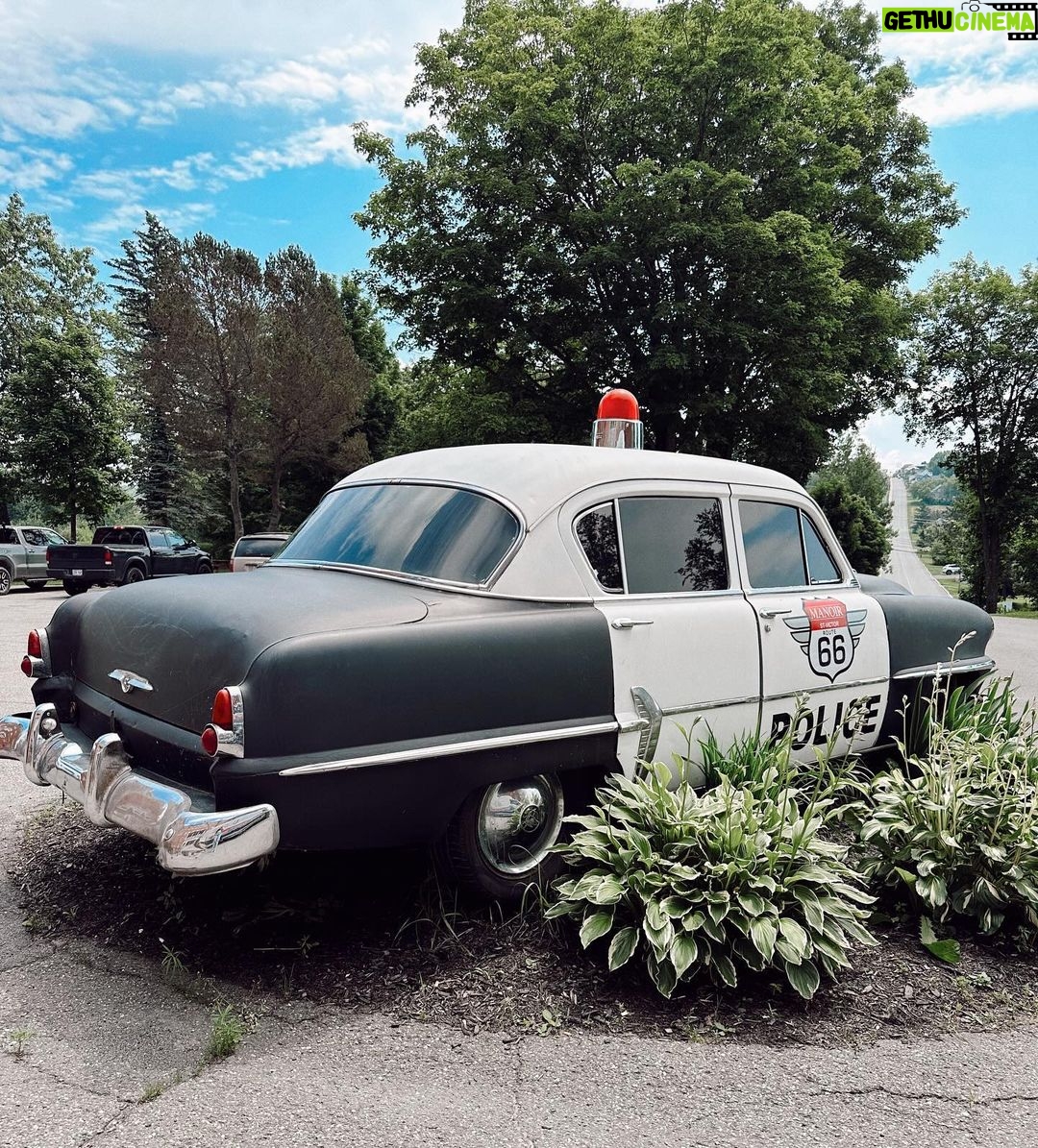 Laurie Blouin Instagram - Found a cute spot #Harley #Softail #Summer Les restos chez Dany - Bistro Route 66