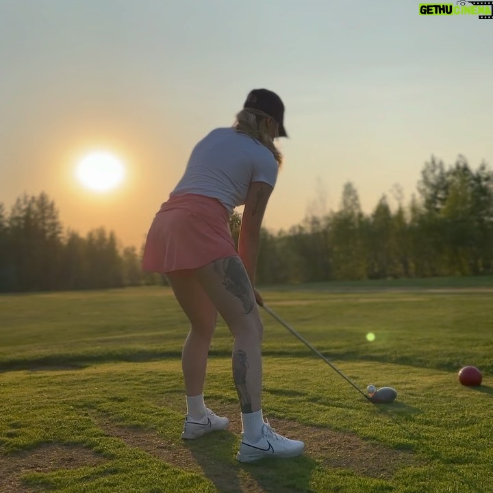 Laurie Blouin Instagram - Tee time🏌️♀️⛳️ #Golf #GolfSwing Golf De La Faune