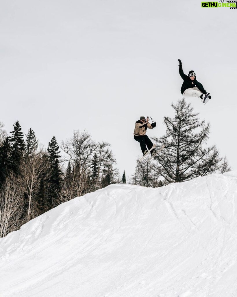 Laurie Blouin Instagram - Fun day shooting with @premontharley 🏍️🏂 #Snowboarding #HarleyDavidson 📸 @_jayperreault_