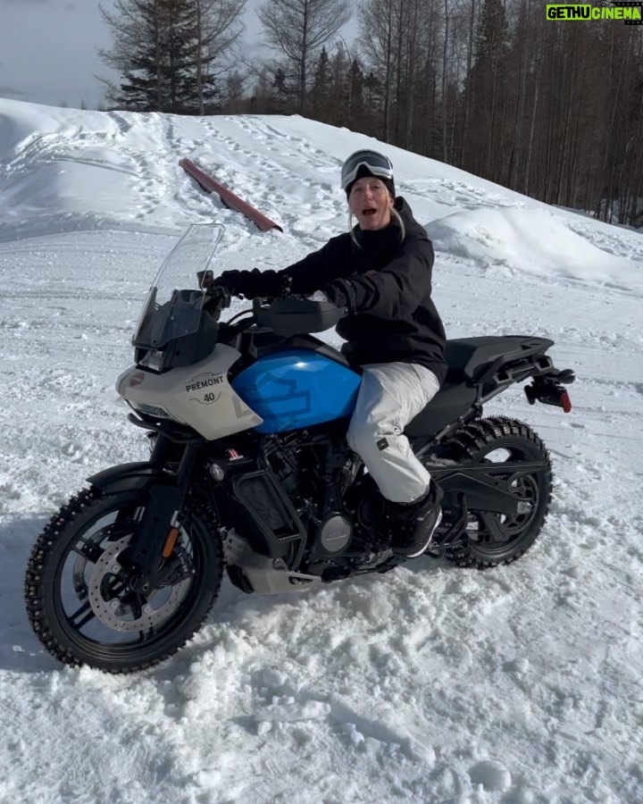 Laurie Blouin Instagram - Fun day shooting with @premontharley 🏍️🏂 #Snowboarding #HarleyDavidson 📸 @_jayperreault_