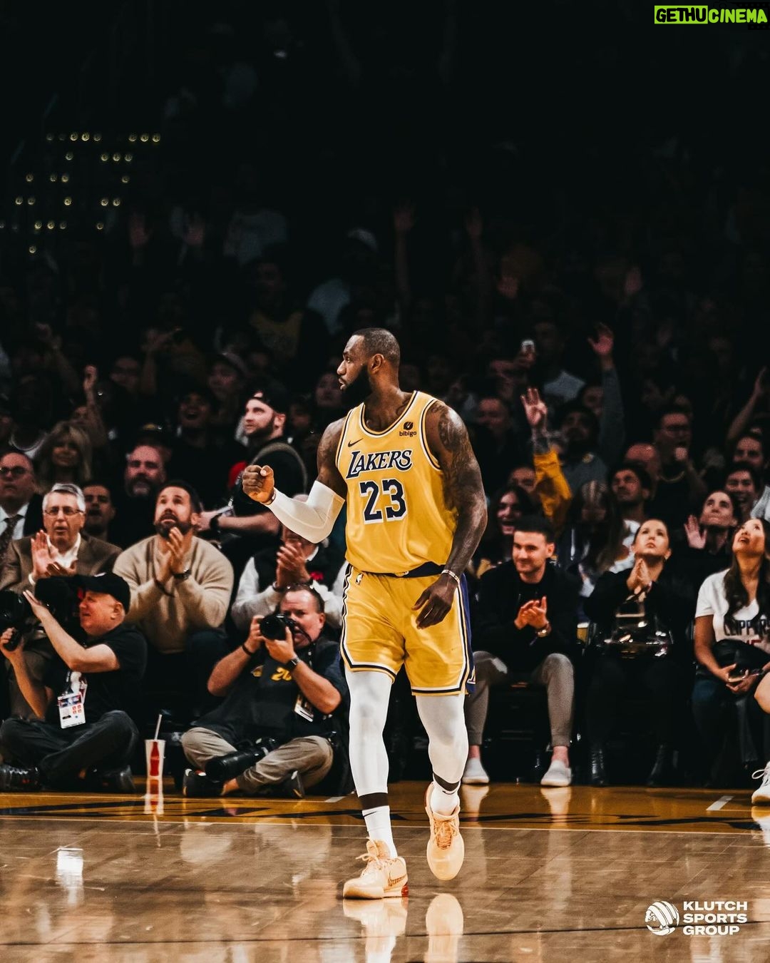 LeBron James Instagram - About last night! That was fun! #PrimeTimeYear #ThekidfromAkron🤴🏾 #StriveforGreatness🚀