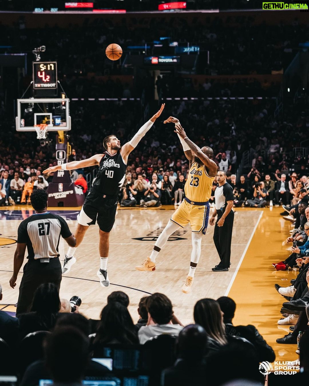 LeBron James Instagram - About last night! That was fun! #PrimeTimeYear #ThekidfromAkron🤴🏾 #StriveforGreatness🚀