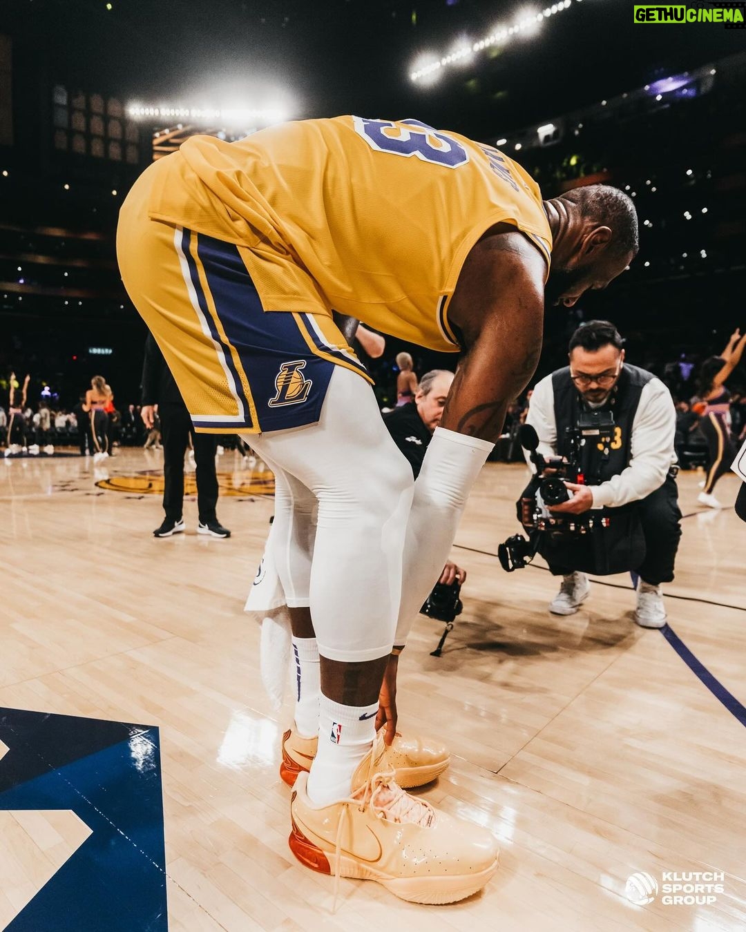 LeBron James Instagram - About last night! That was fun! #PrimeTimeYear #ThekidfromAkron🤴🏾 #StriveforGreatness🚀