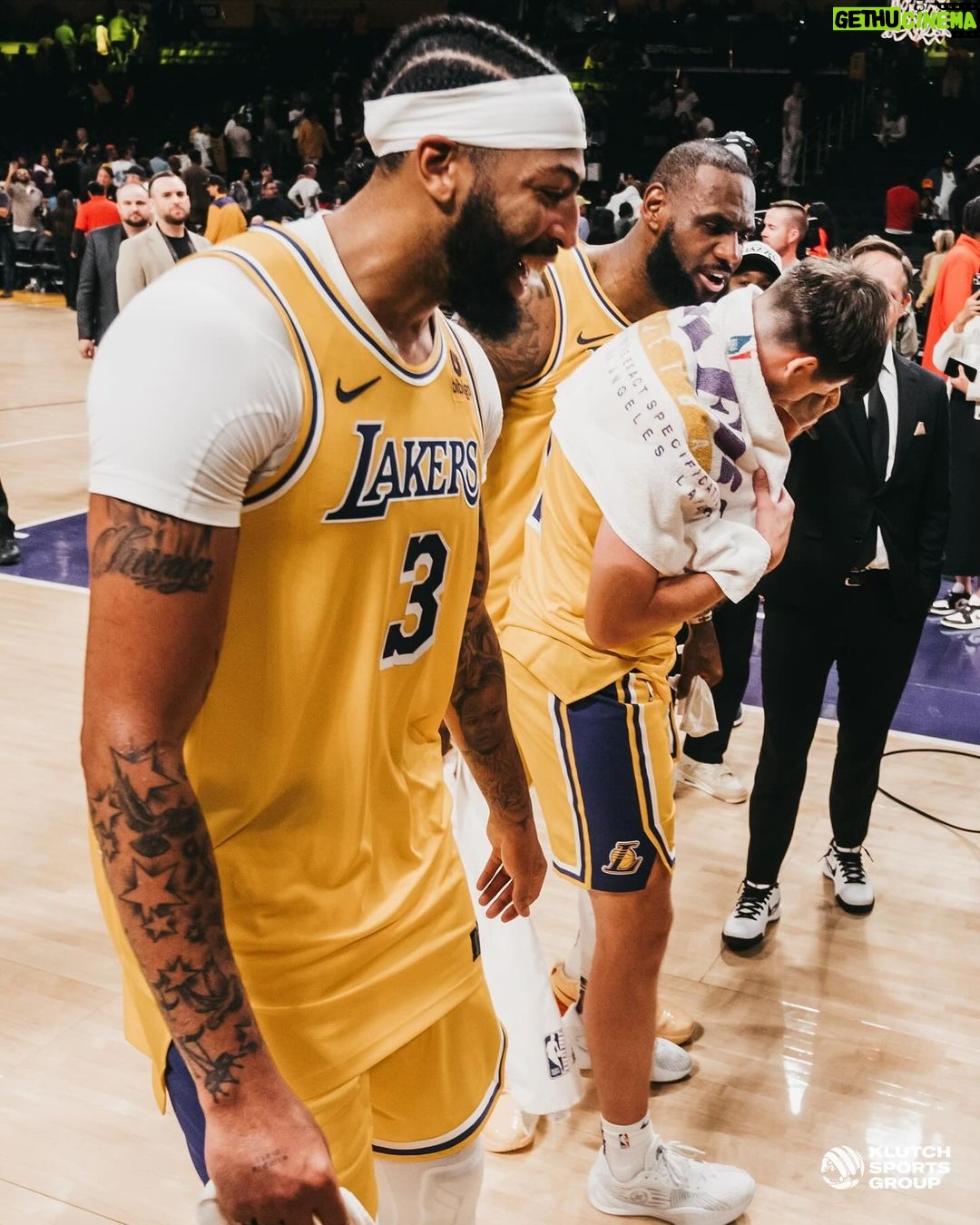LeBron James Instagram - About last night! That was fun! #PrimeTimeYear #ThekidfromAkron🤴🏾 #StriveforGreatness🚀