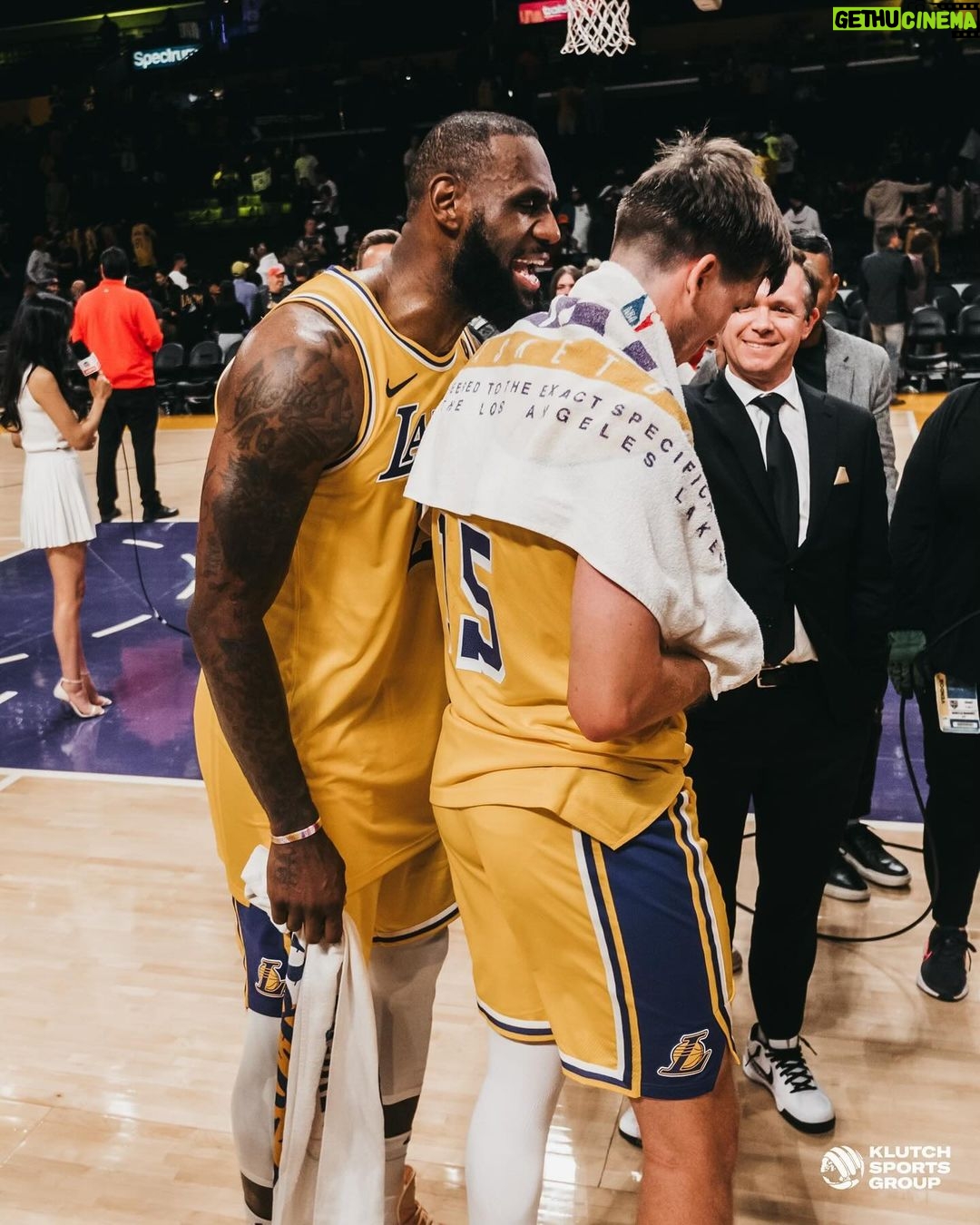 LeBron James Instagram - About last night! That was fun! #PrimeTimeYear #ThekidfromAkron🤴🏾 #StriveforGreatness🚀