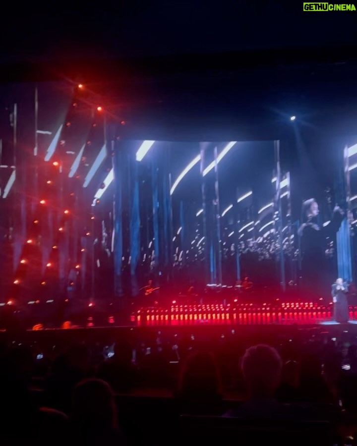 LeBron James Instagram - Youβre ABSOLUTELY INCREDIBLE @adele!! Simple as that! Pleasure witnessing it live in the flesh! Never Ever to forget! RARE!!! A breath of fresh air, a striking bolt of light and a unfazed humble yet super confident aura!! Continue love and blessings!! ππΎππΎππΎππΎπ€