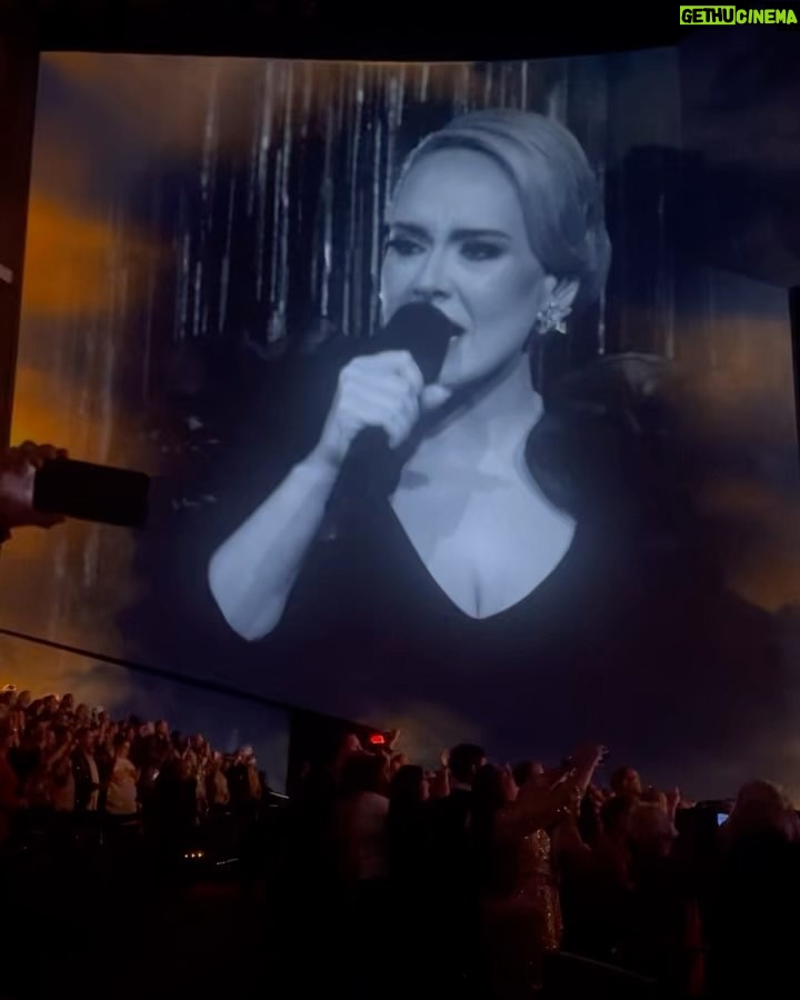 LeBron James Instagram - Youβre ABSOLUTELY INCREDIBLE @adele!! Simple as that! Pleasure witnessing it live in the flesh! Never Ever to forget! RARE!!! A breath of fresh air, a striking bolt of light and a unfazed humble yet super confident aura!! Continue love and blessings!! ππΎππΎππΎππΎπ€