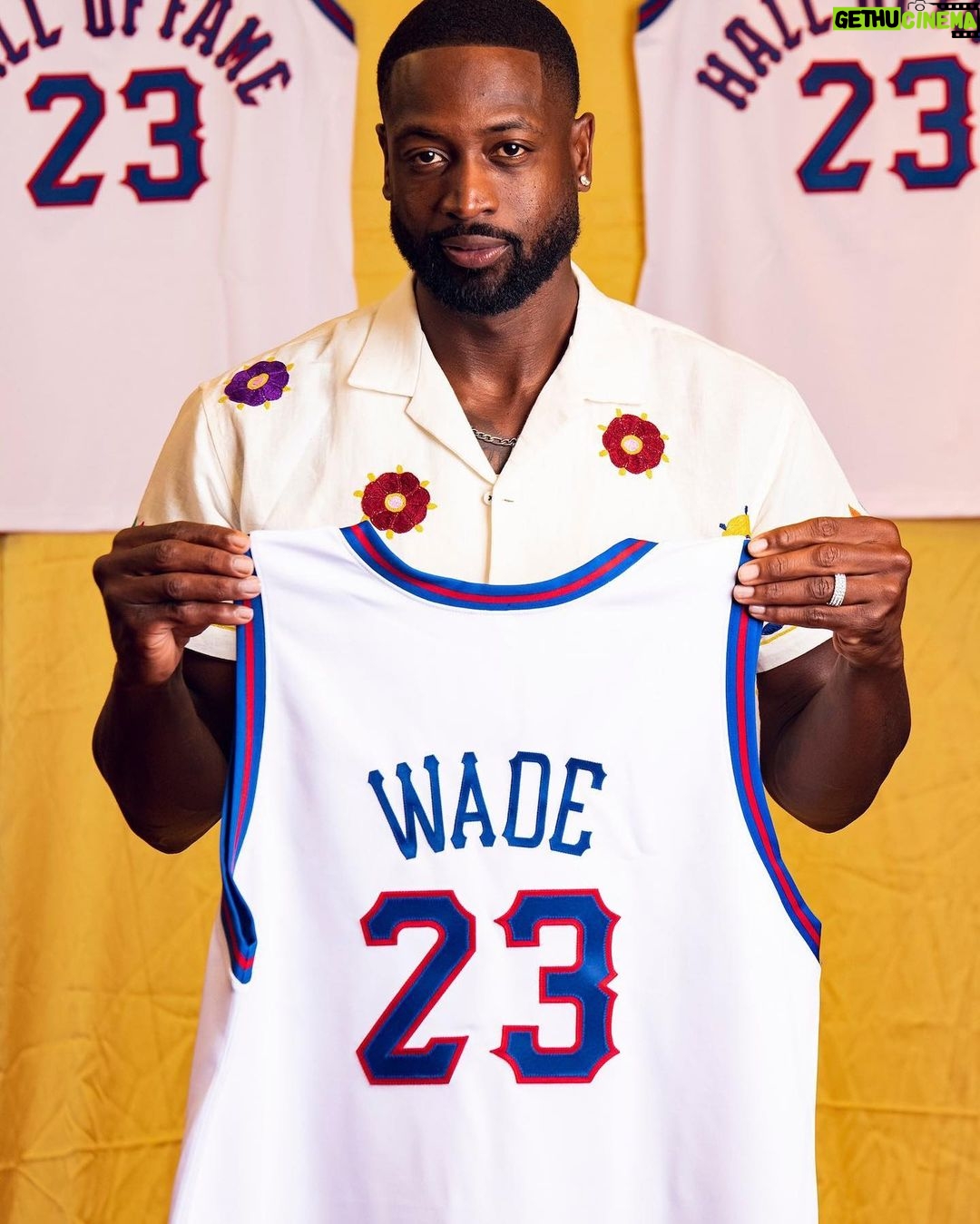 LeBron James Instagram - Today is the official day my brother @dwyanewade goes into the HOF!!!!! WOW WOW WOW bro!! Man I can’t say enough how proud and happy I am of/for you. The kid from Robbins, IL now in the HALL!!! You a bad man Trey Ball! SCREAMING 🗣️🗣️🗣️🗣️🗣️CONGRATULATIONS ⚡️. Love you kid!! 🙏🏾✊🏾🤎🫡👑 #WadeCounty⚡️