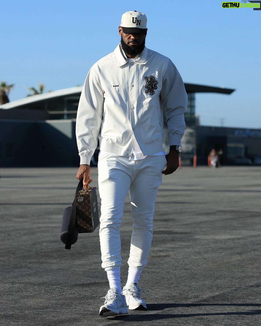 LeBron James Instagram - βοΈβπΎπ