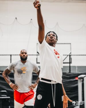 LeBron James Instagram - It’s my job to always remain strong & to show them the blueprint regardless of the outcome! #JamesGang👑 #BryceMaximus🤴🏾 #MyTwin✊🏾