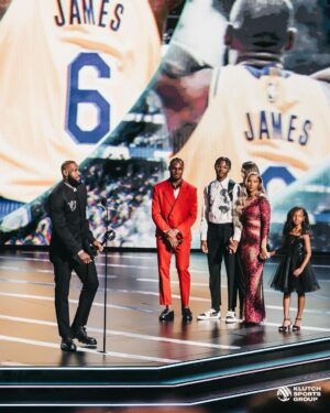 LeBron James Instagram - When the #JamesGang👑 invades we ain’t about play play! We come to F💩🆙 . About last night! #EspyVibes 🫡 . Love who love and who hate! It’s all apart of the journey! 🙏🏾✊🏾👑🤎