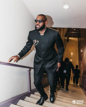 LeBron James Instagram - When the #JamesGang👑 invades we ain’t about play play! We come to F💩🆙 . About last night! #EspyVibes 🫡 . Love who love and who hate! It’s all apart of the journey! 🙏🏾✊🏾👑🤎