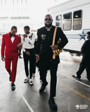 LeBron James Instagram - When the #JamesGang👑 invades we ain’t about play play! We come to F💩🆙 . About last night! #EspyVibes 🫡 . Love who love and who hate! It’s all apart of the journey! 🙏🏾✊🏾👑🤎