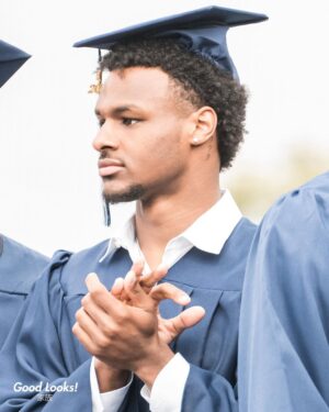 LeBron James Instagram - PROUD!!!! 🥺🥺🥺🙏🏾. CONGRATULATIONS & LOVE YOU KID! @bronny 👨🏾‍🎓👑
