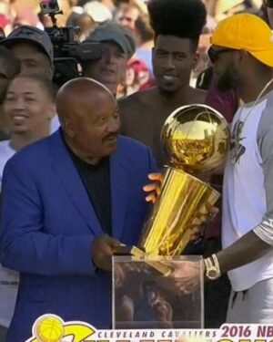 LeBron James Instagram - We lost a hero today.  Rest in Paradise to the legend Jim Brown.  I hope every Black athlete takes the time to educate themselves about this incredible man and what he did to change all of our lives.  We all stand on your shoulders Jim Brown.  
 
If you grew up in Northeast Ohio and were Black, Jim Brown was a God.  As a kid who loved football, I really just thought of him as the greatest Cleveland Brown to ever play.  Then I started my own journey as a professional athlete and realized what he did socially was his true greatness. When I choose to speak out, I always think about Jim Brown.  I can only speak because Jim broke down those walls for me. 
 
I am so grateful that I was able to call you my friend.  I hope I can continue to honor your legacy with my words and actions.  My prayers to your family.  I know they are all incredibly proud of everything you did for our community! #LegendsNeverDie🙏🏾