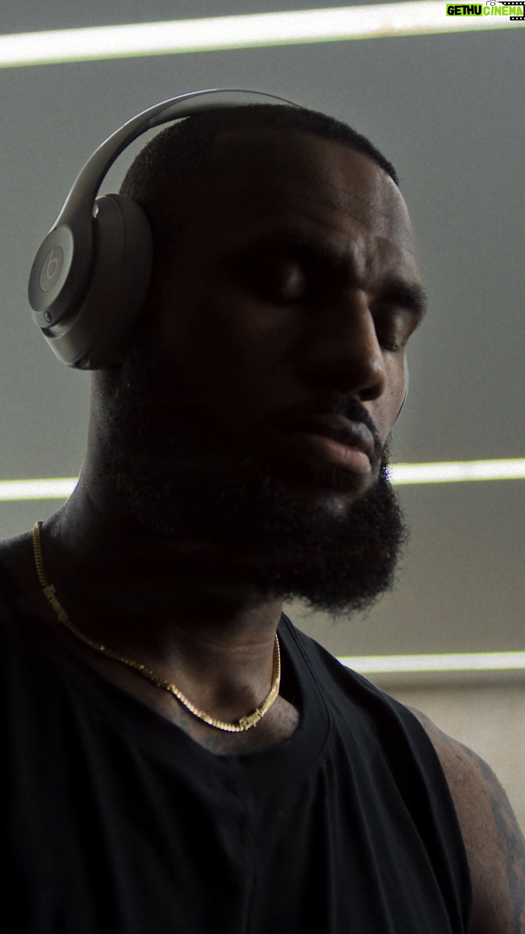 LeBron James Instagram - Let’s do it again…and again…and again 🚀🚀🚀💪🏾👑 @beatsbydre #ThekidfromAKRON🤴🏾 #beatspartner