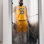 LeBron James Instagram - BACK AT IT!! 🤯👑 #PrimeTimeYear21 #ThekidfromAKRON🤴🏾
