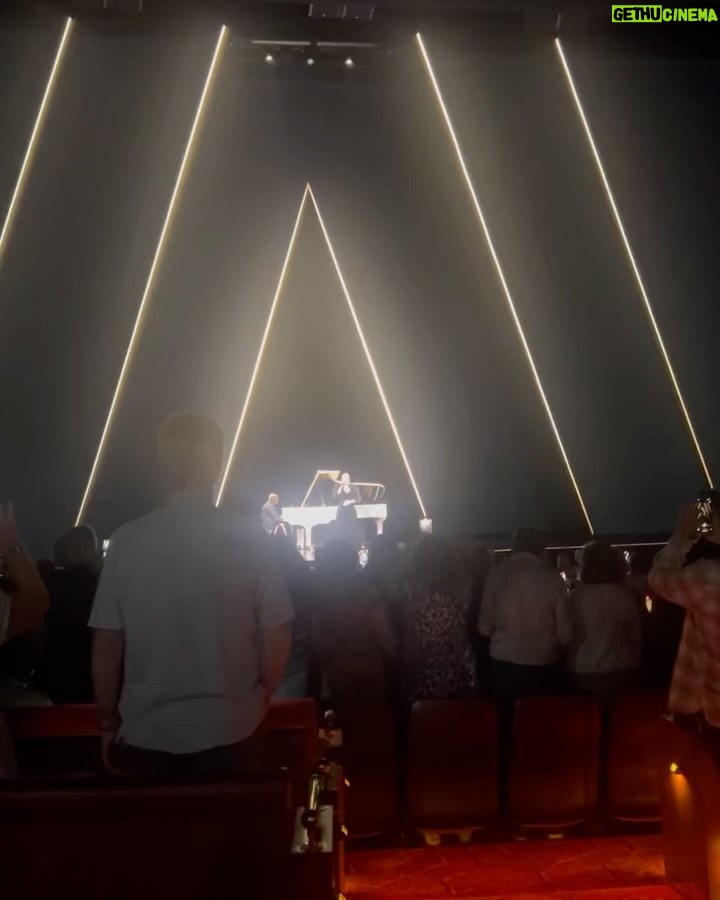 LeBron James Instagram - Youβre ABSOLUTELY INCREDIBLE @adele!! Simple as that! Pleasure witnessing it live in the flesh! Never Ever to forget! RARE!!! A breath of fresh air, a striking bolt of light and a unfazed humble yet super confident aura!! Continue love and blessings!! ππΎππΎππΎππΎπ€