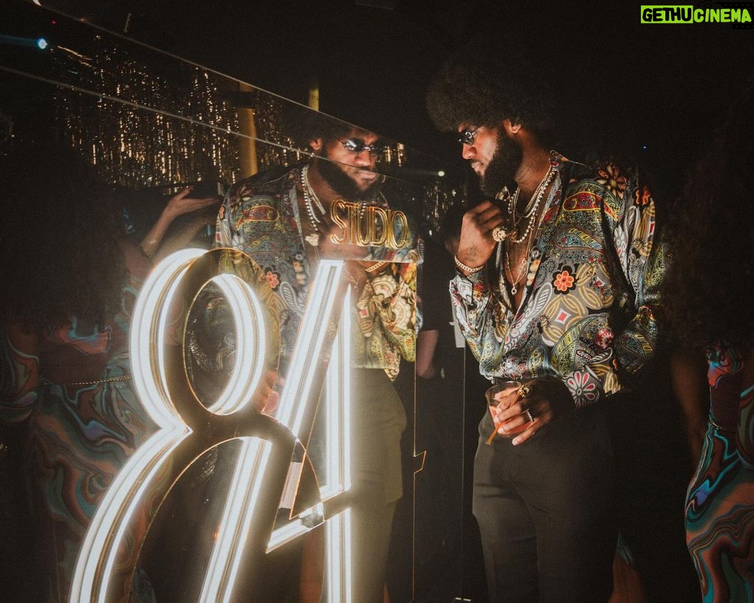 LeBron James Instagram - Living Life to the fullest!! The 39th was a STONE COLD MUTHA SHUT YO MOUTH GROOVE π₯ππ»πΊπΎππΎπ!!! As my Queen would say LIVE.LAUGH.LOVEπ€π€π€π€β¨β¨β¨β¨. πΈ work by @graydientvisuals π«‘