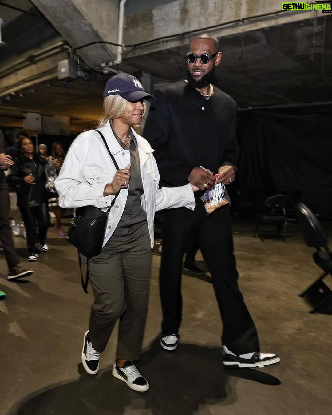 LeBron James Instagram - All I need in this world of sin.....🤎✨✨✨✨. P.S. Somebody in slid 3 about to get f'd up by the way by her! Zoom in. 😱 Mrs. Don't Play *Project Pat style 🤣🤣🤣🤣🤣🤣
