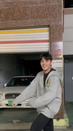 Lee Jae-bin Instagram - 그라데이션으로 빨개지는 얼굴🤦‍♂️